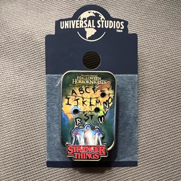Stranger Things Light Up Pin Limited Edition RARE - Picture 2 of 2